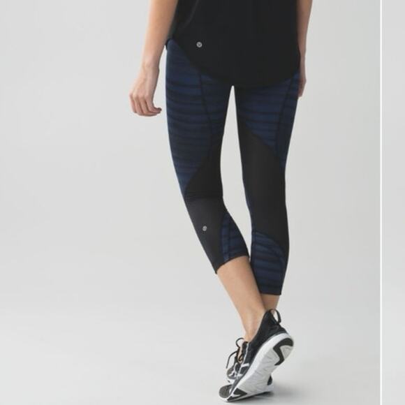 Lululemon Run Inspire Crop II Full On Luxtreme Good Vibes Blue Black Size 8 Yoga - Picture 3 of 10